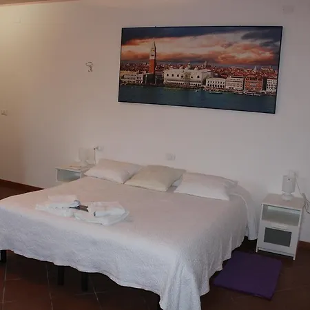 Airport Venice Diego 2 Bed & Breakfast 3*