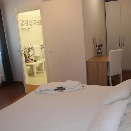 Bed & Breakfast Airport Venice Diego 2 3*
