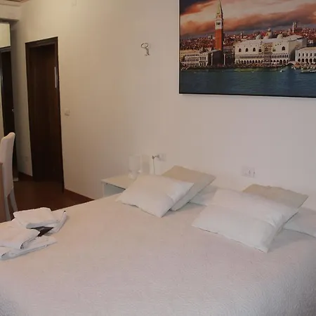 Bed and Breakfast Airport Venice Diego 2 3*