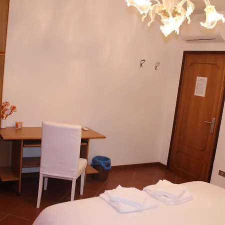 Bed & Breakfast Airport Venice Diego 2 3*