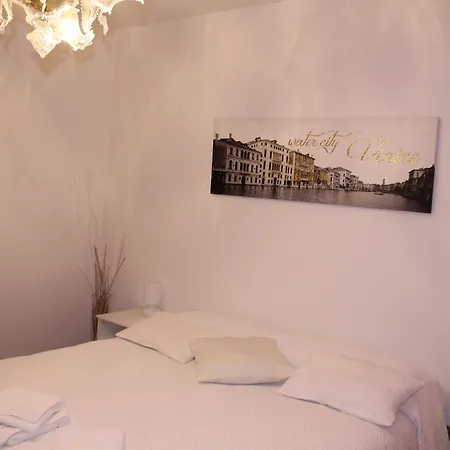 Airport Venice Diego 2 Bed & Breakfast